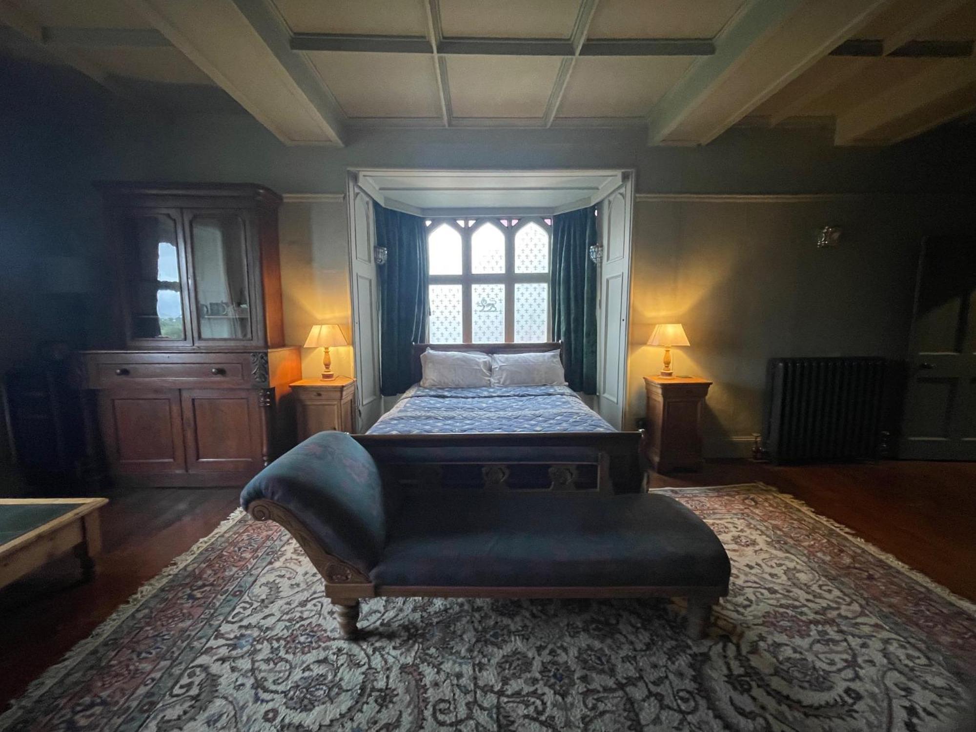 Llanerchydol Hall * Welshpool