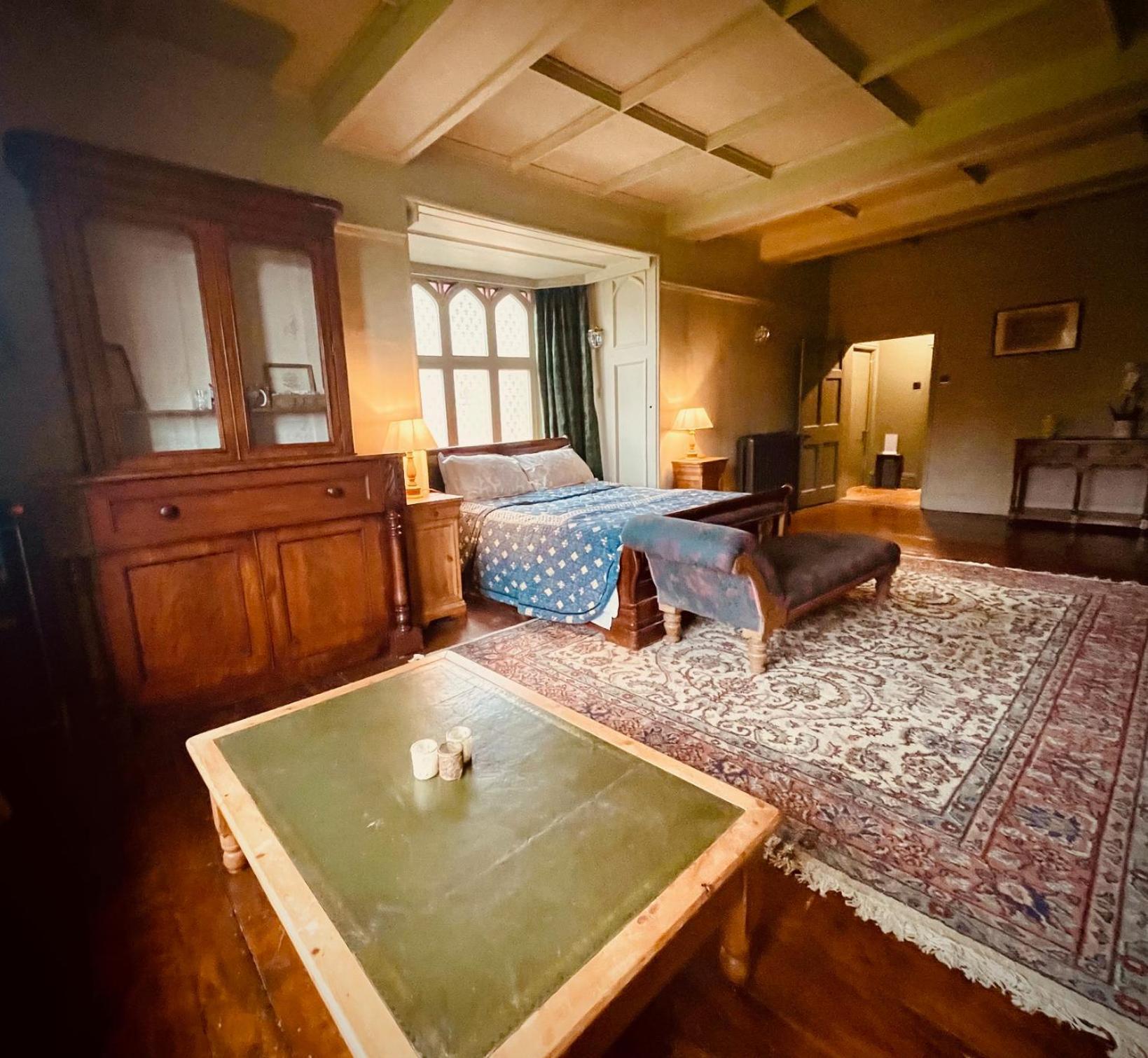 Llanerchydol Hall Casa di campagna *